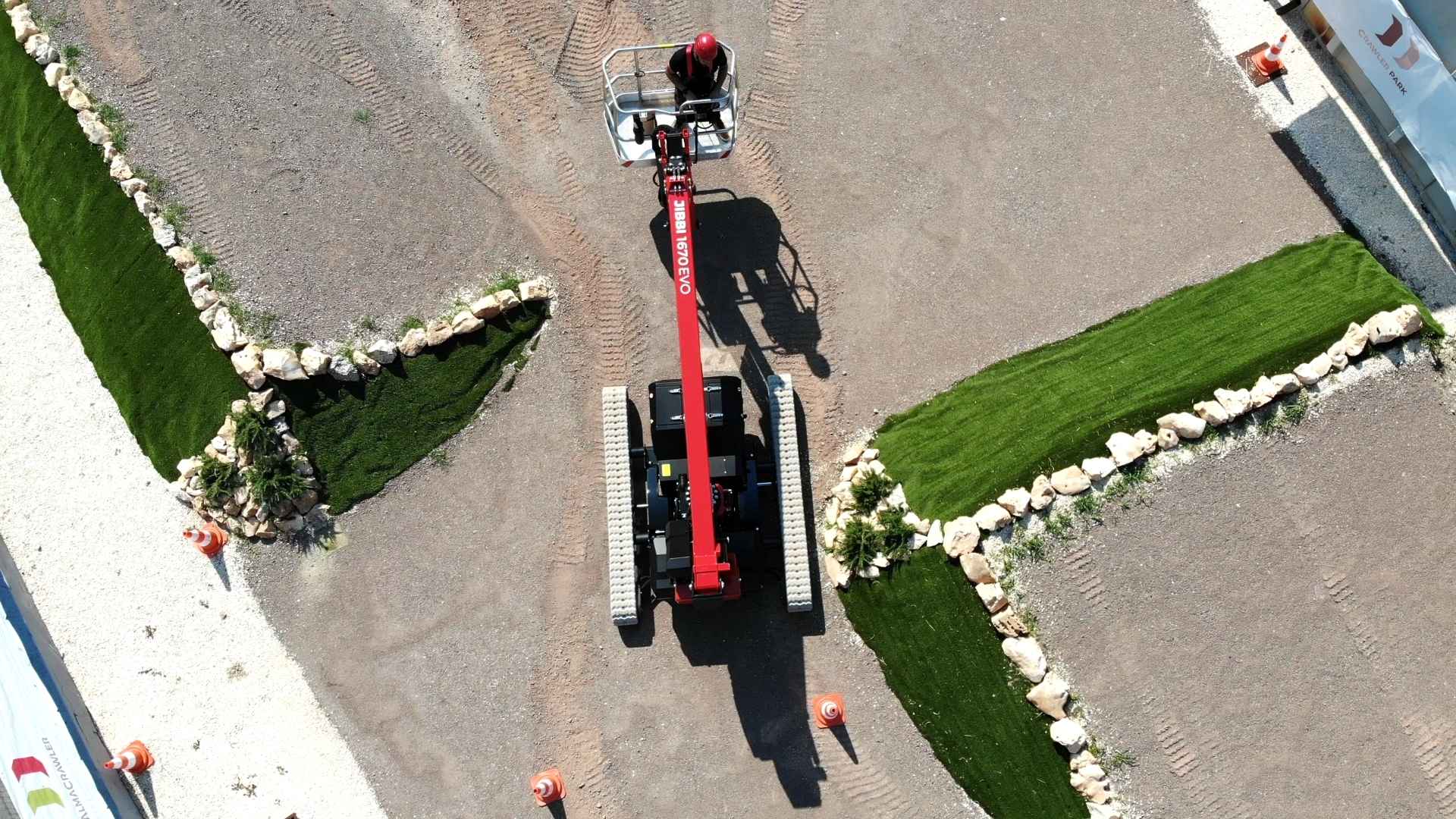 CPL-Tracked-spider-lift-construction-site