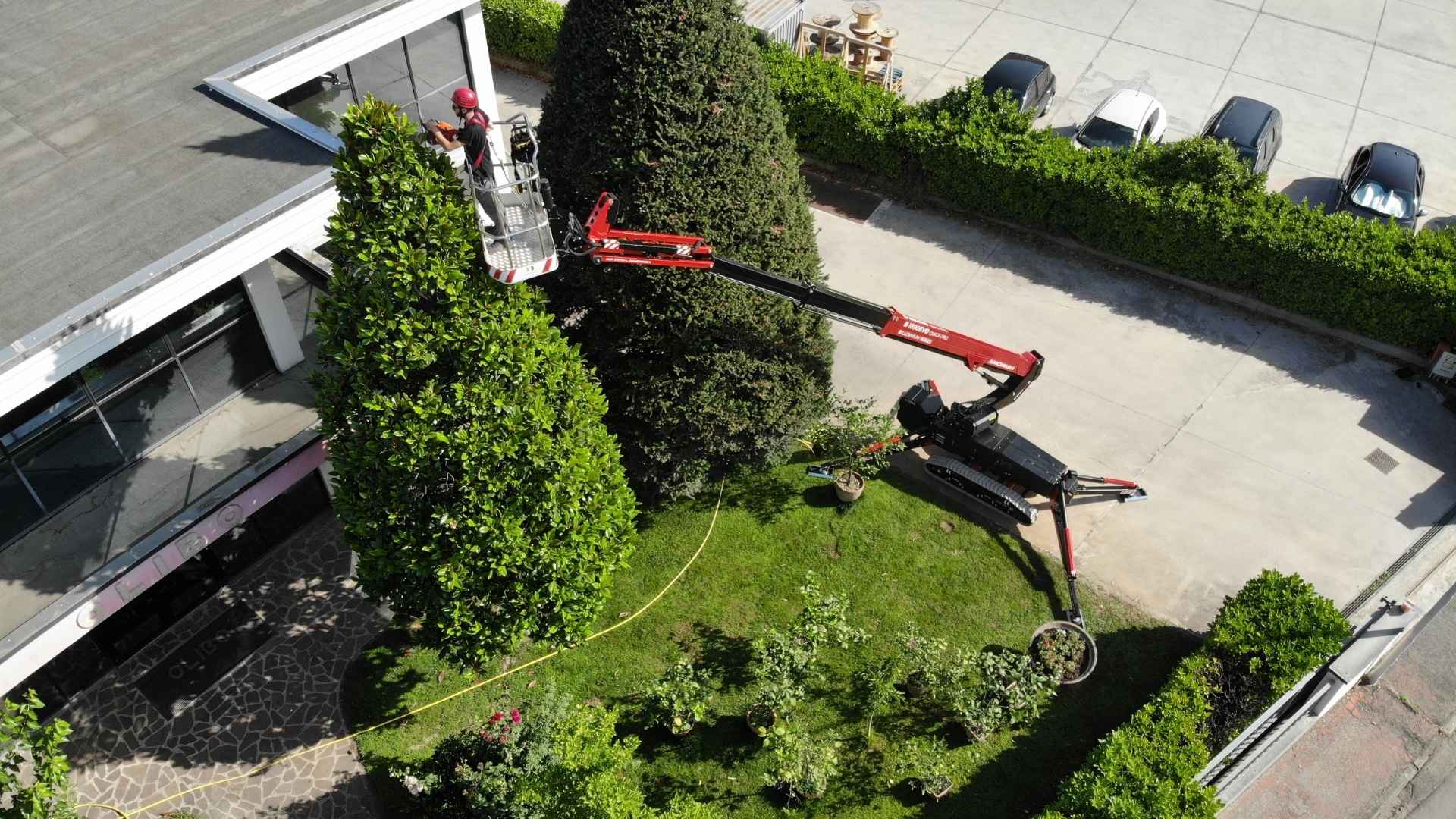 Tracked-spider-lift-cherry-picker