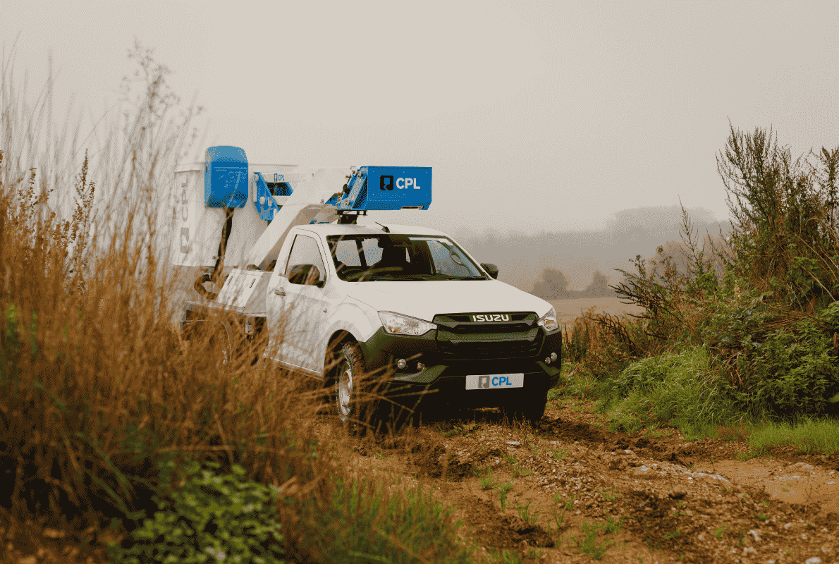 CPL-MEWP-Stabilisation-MEWP-Safety-4x4-mounted-cherry-picker-off-road-with-4-outriggers