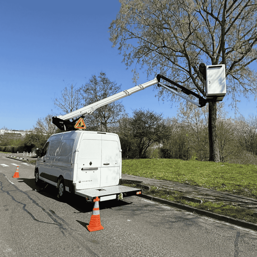 KL17P cherry picker van with the boom extended
